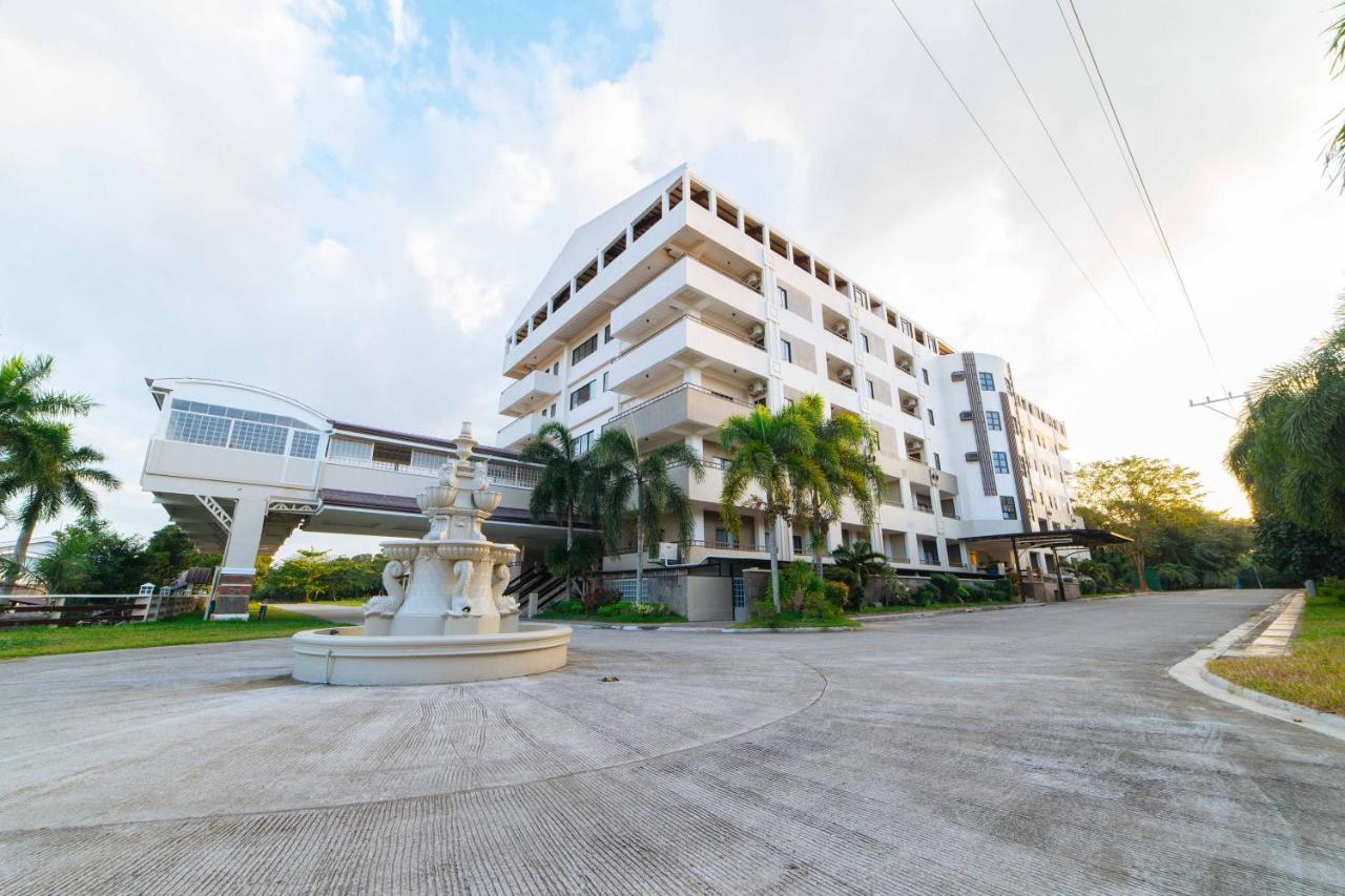 Готель Reddoorz Premium @ Sta Rosa Tagaytay Road Silang Екстер'єр фото