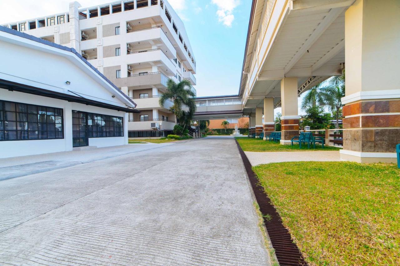 Готель Reddoorz Premium @ Sta Rosa Tagaytay Road Silang Екстер'єр фото