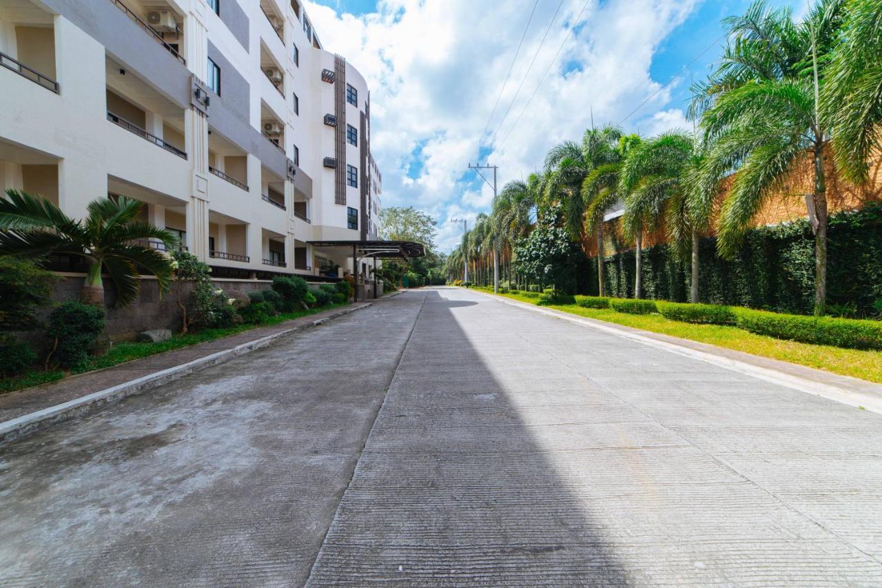 Готель Reddoorz Premium @ Sta Rosa Tagaytay Road Silang Екстер'єр фото
