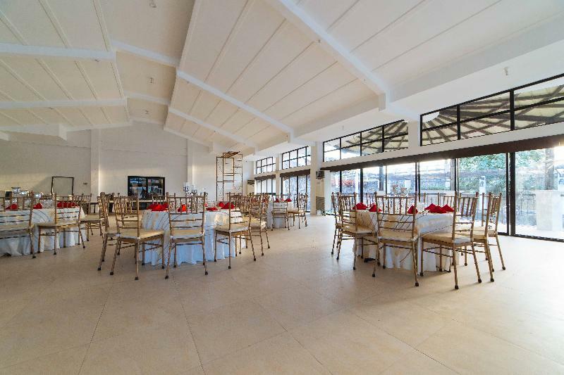 Готель Reddoorz Premium @ Sta Rosa Tagaytay Road Silang Екстер'єр фото