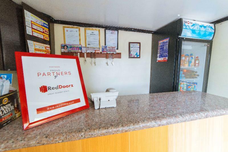 Готель Reddoorz Premium @ Sta Rosa Tagaytay Road Silang Екстер'єр фото