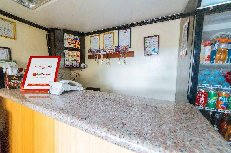 Готель Reddoorz Premium @ Sta Rosa Tagaytay Road Silang Екстер'єр фото